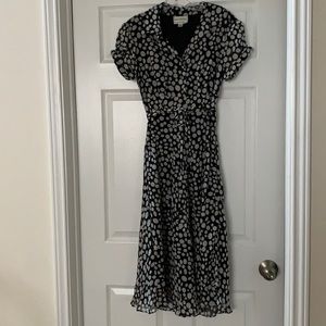 Short sleeve dress black with white dots